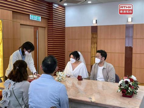 今日登記結婚人數較去年增一倍 有內地人通關來港行禮 Rthk