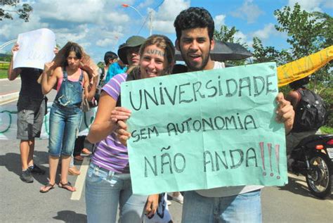 Uesb Manifestantes Bloqueiam Acesso Blog Do Anderson