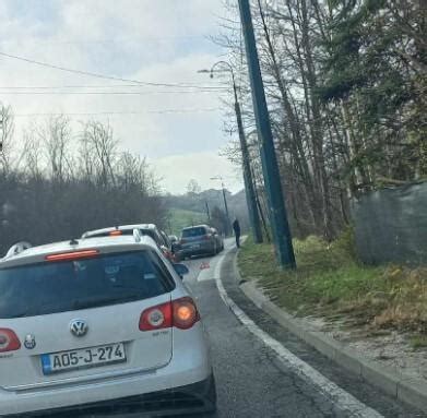 Oslobođenje Saobraćajni kolaps na ulazu u Sarajevo Sudarila se dva