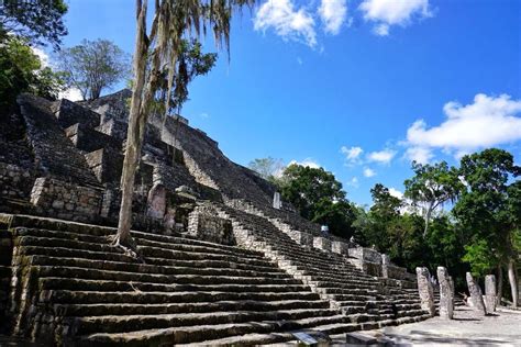 Abenteuer In Mexiko Maya Ruinen Im Dschungel Von Calakmul Erklimmen