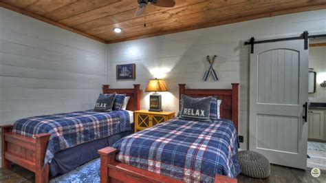 Escape to the Stunning Lakefront Cabin in Blue Ridge, Georgia - defve