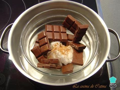 Turrón de chocolate con leche y avellanas Perfecto para Navidad