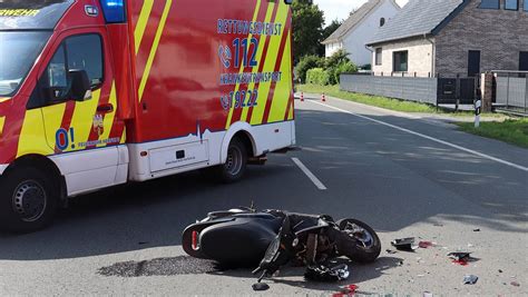 Keine Lebensgefahr Bei Schwerverletztem Rollerfahrer Nach Unfall In