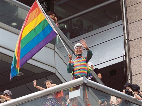 100 000 Throng Taipei For East Asia S Largest Gay Pride March New