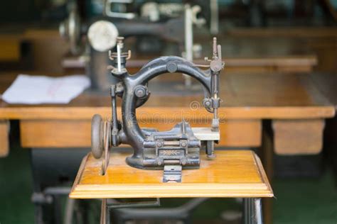 Ancient Sewing Machine Stock Image Image Of Ancient Handcrafter