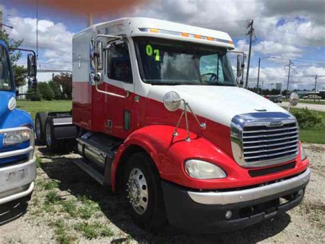 Freightliner Columbia 112 2007 Sleeper Semi Trucks