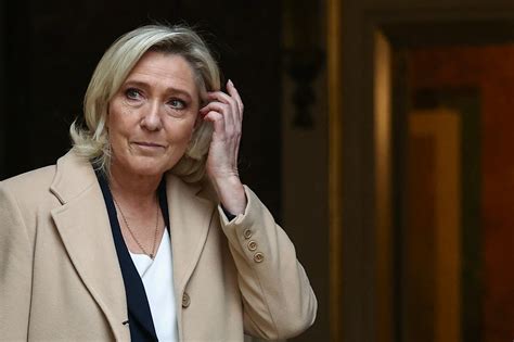 Budget Marine Le Pen donne jusqu à lundi à Michel Barnier pour