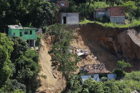 Número de mortos em deslizamento em Niterói sobe para 15 Jovem Pan