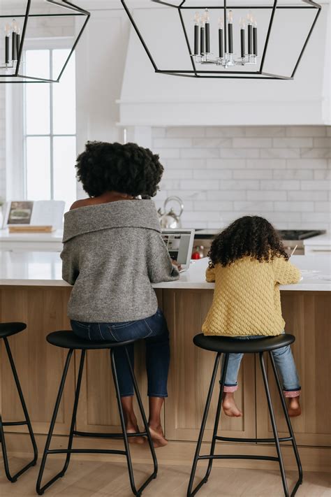 4 Helpful Tips For Nannies And Parents Who Share Their Workspace