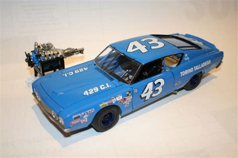 Ford Torino Talladega Richard Petty Polar Lights