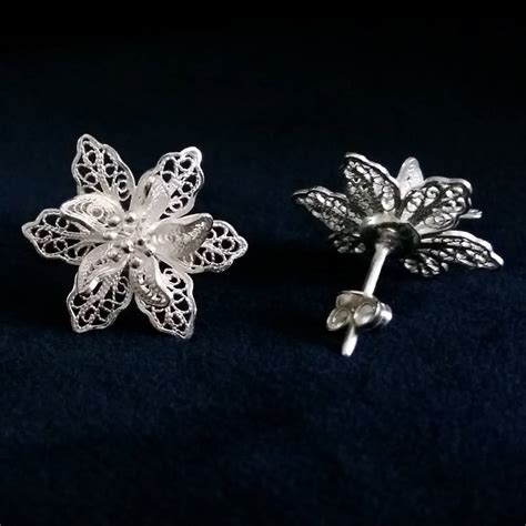 Flower Stud Earrings Flor De Amor Light Filigree Earrings Etsy