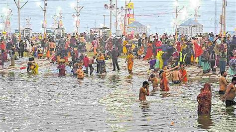 Kumbh Mela 2025 నట నచ మహ కభమళ Maha Kumbh Mela Begins in