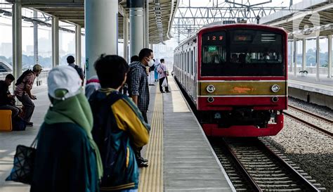 FOTO Kapasitas Penumpang KRL Jabodetabek Naik Jadi 80 Persen Foto