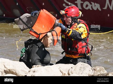 St Louis United States 17th Oct 2020 A St Louis Firefighter