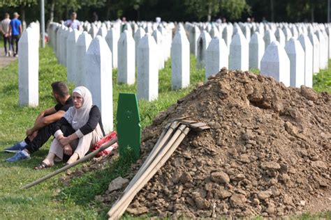 U Memorijalnom Centru Srebrenica Poto Ari U Toku Reekshumacija