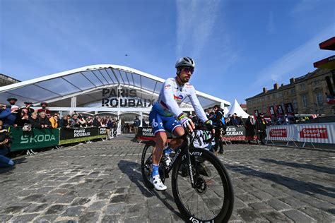 Peter Sagan Crashes Out Of Final Paris Roubaix With