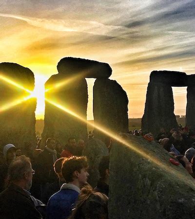 Winter Solstice: Stonehenge & Avebury tour from Cambridge