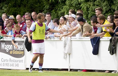 Report: Stiliyan Petrov applies to become Aston Villa manager