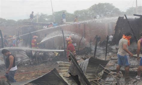 Sullana Dantesco incendio deja a 12 familias en la calle Cutivalú Piura