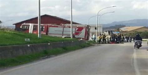 Scontro Sulla Gela Manfria Nellimpatto Danni Ad Una Skoda E Ad Un