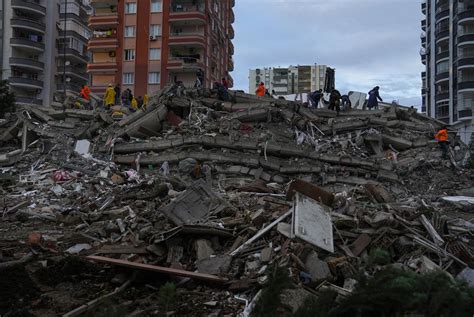 土耳其強震 建築倒塌如鬆餅、至少4800死，這一次為何這麼慘？｜天下雜誌