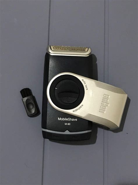 Braun MobileShave M-90, Beauty & Personal Care, Men's Grooming on Carousell