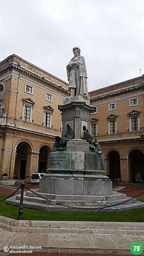 Statua Di Giacomo Leopardi Recanati Marche Italia Viaggio