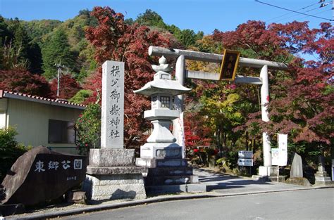 秩父御嶽神社の東郷元帥立像と乃木大将立像