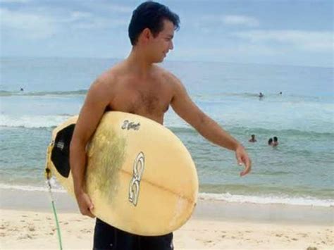 A Gazeta Surfista Que Morreu Pegando Onda Pode Virar Santo Cat Lico