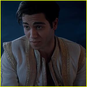 Disneys Aladdin Trailer Shows Fans A Whole New World Watch Now