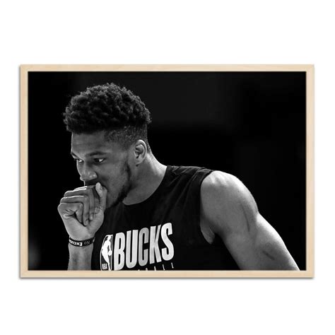 Poster Cu Sau Fara Rama Giannis Antetokounmpo Alone 2 40x30 Lemn