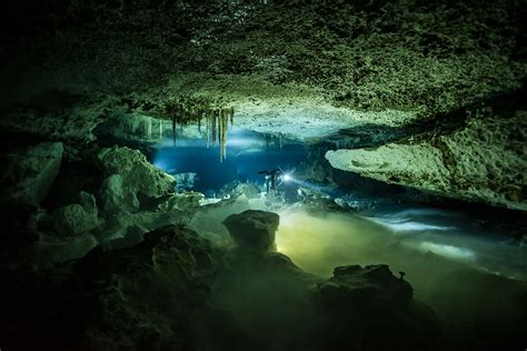 Photographer Reveals The Crystal Clear Waters Of Mexicos Underwater