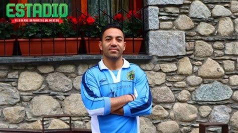 Marco Fabián celebra el ascenso de su equipo en Andorra de una forma