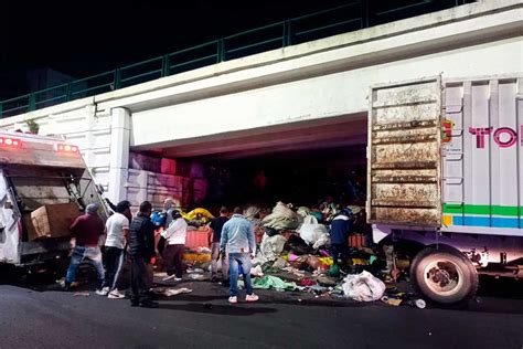 Desalojan A 10 Indigentes Y Retiran Basura Acumulada En Bajo Puentes De