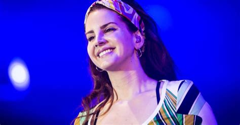 Lana Del Rey Equals Arctic Monkeys And Radiohead With Sixth Number One