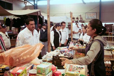 Promueve Javo Torres Proyecto De Cambio En Tianguis De Fresnillo