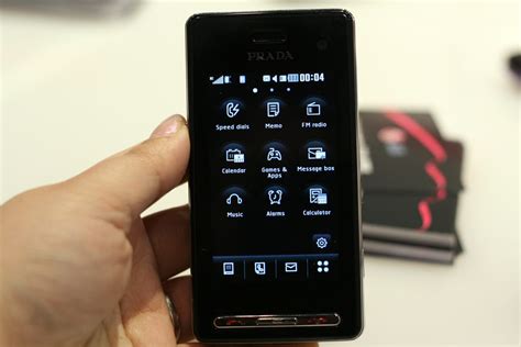 LG Prada 2 hands-on photos - CNET