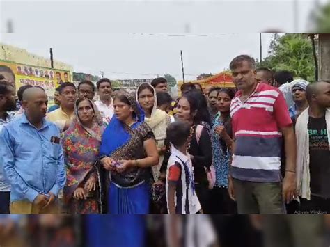 Shreya Relatives Protest For Justice In Azamgarh Saying Rasie Issue