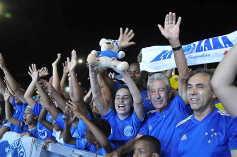 Caravana Do Cruzeiro Em Conselheiro Lafaiete Presen A De Ronaldo