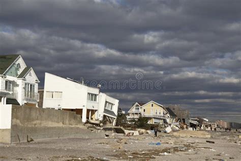 Casa De Playa Destruida Tras El Hurac N Sandy En Rockaway Lejano Ny