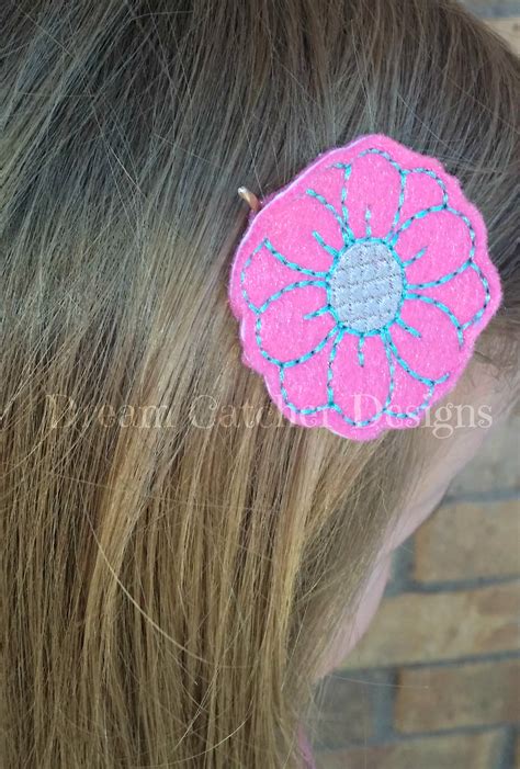 In The Hoop Simple Flower Bobby Pin Felt Embroidery Design The