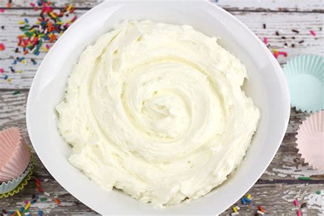 Classic American Buttercream Frosting The Toasty Kitchen