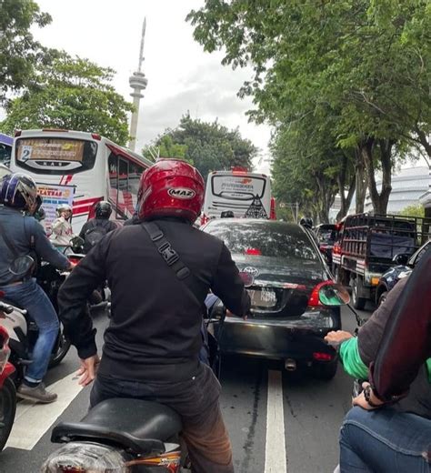 Ada Demo Perangkat Desa Di Gedung Dpr Lalin Macet Okezone Nasional