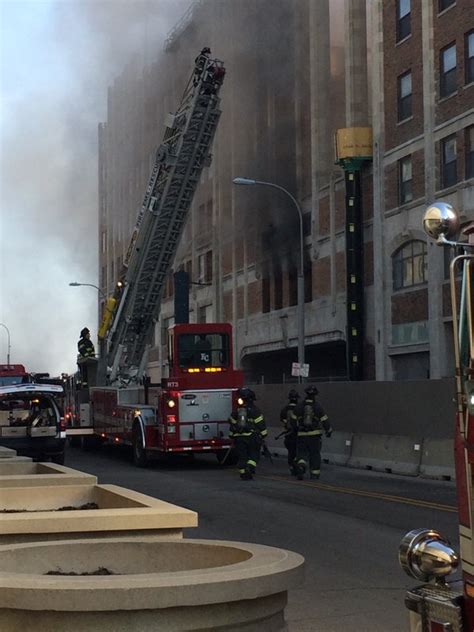 Kcmo Firefighters Battle Fire At Historic Pickwick Building Fox 4