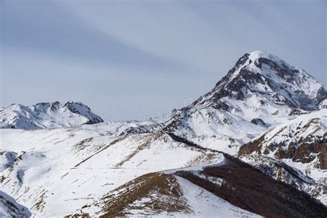 Belas Montanhas De Inverno Paisagem No Nascer Do Sol Altas Montanhas