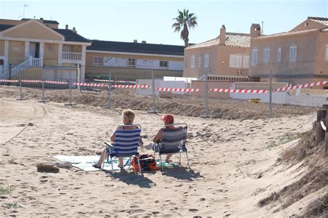 Obras de rehabilitación de la senda peatonal de La Mata en Torrevieja