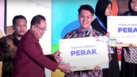 Firaas Alfarisi Putra Surya Siswa Man Binjai Raih Medali Perak