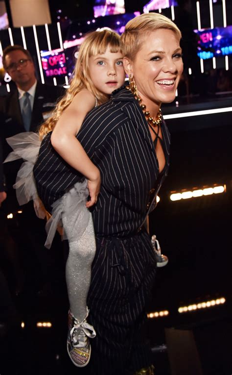 Pinks Daughter Willow Hart Had The Best Time Ever At The 2018 Grammys E News