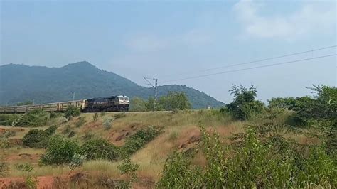 Mangaluru Jn 12133 Sf Exp In Beautiful Mountains Youtube