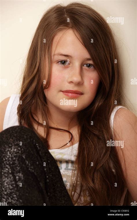 Niña Bonita De 11 Años Fotografías E Imágenes De Alta Resolución Alamy